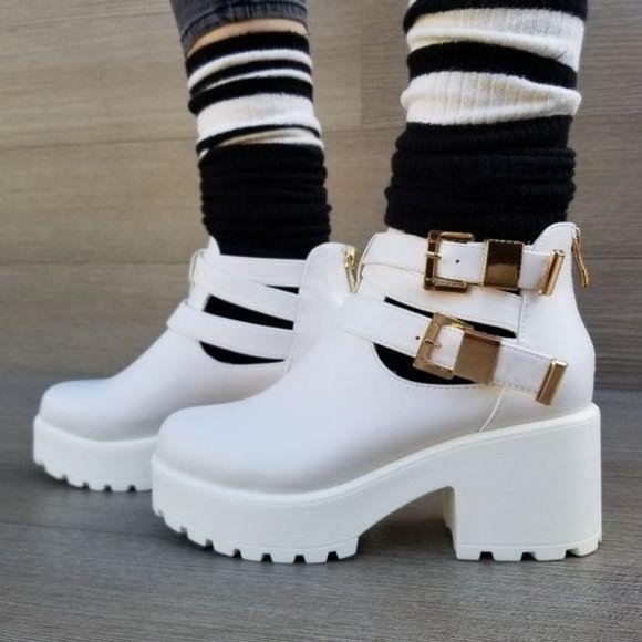 Shoes - Chunky 90s Grunge White Ankle Spring Boots